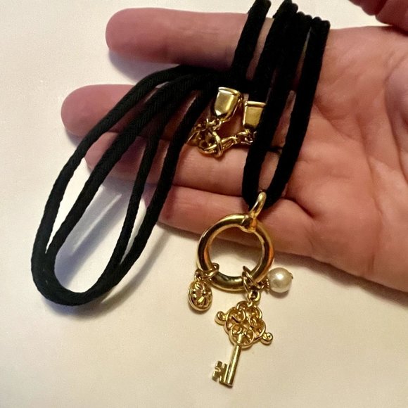 Vintage Liz Claiborne Key, Pearl & Flower Charm Pendant Necklace - Picture 5 of 7